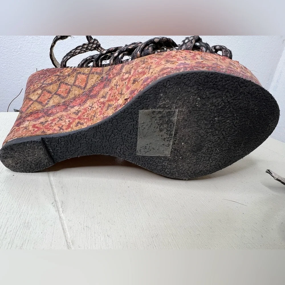 Two Lips Wedges - Picture 7 of 7